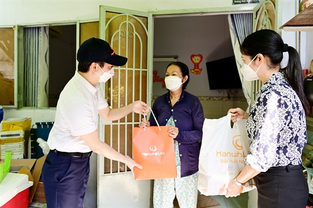 Hanwha Life Vietnam donates VND724 million to serious cases affected by COVID-19