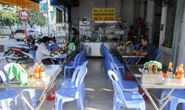 Struggle continues for HCMC food, beverage businesses amid renewed Covid threat