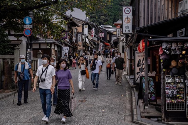 Kinh tế tăng trưởng âm, Chính phủ Nhật lại tính phát tiền mặt cho dân