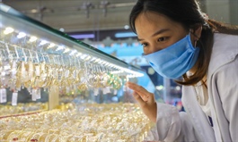 Vietnam gold prices reach another year's peak