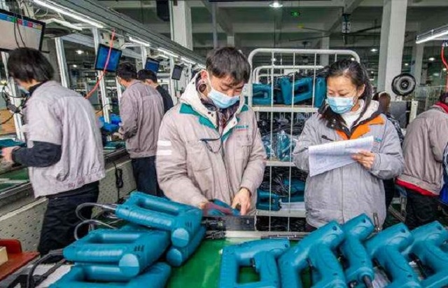 Các nhà máy Trung Quốc chịu sức ép lớn bởi Omicron