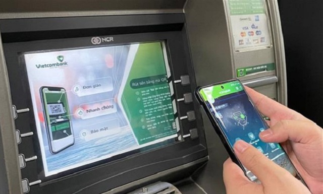 Cận Tết, ATM vắng khách trong khi app ngân hàng "tắc đường"