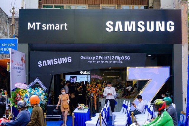 Lý do Apple, Samsung đua nhau mở cửa hàng riêng ở Việt Nam