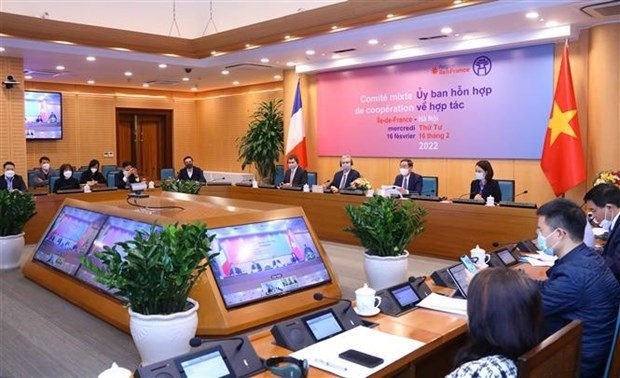 Hanoi, French region sign joint action program for 2022-2025