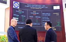 Vietnam’s stock market hits historic highs