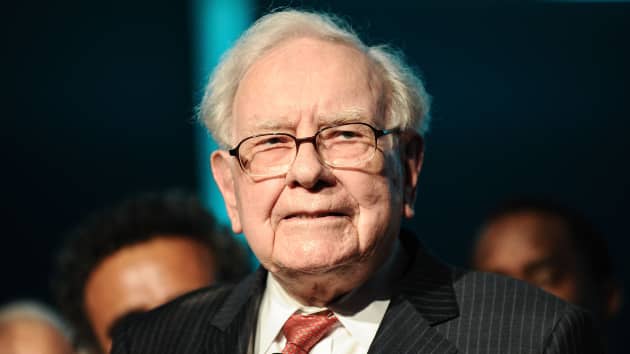 Warren Buffett gom mạnh cổ phiếu dầu khí giữa xung đột Nga-Ukraine | Vietstock