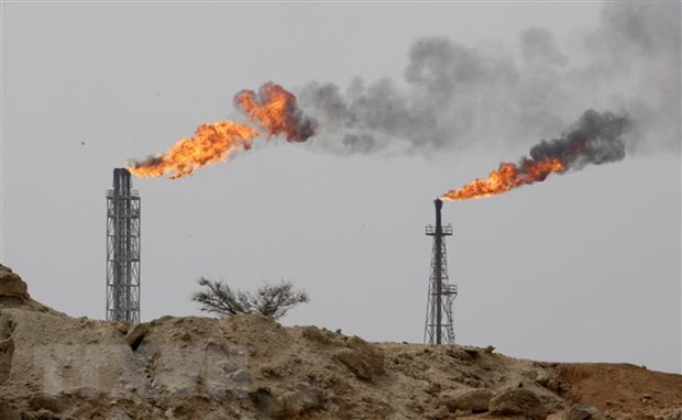 OPEC+ nhất trí tăng nhẹ sản lượng dầu thô từ tháng Năm