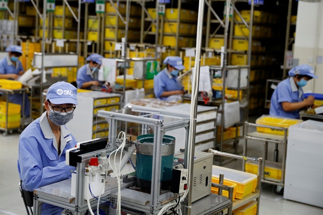 ViMoney: Trung Quốc phong tỏa hàng loạt, nhà máy thiếu công nhân trầm trọng h2