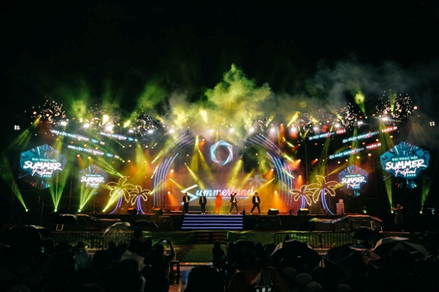 Read more about the article Hơn 2,000 khán giả bùng nổ tại Đại nhạc hội Summer Festival 2022