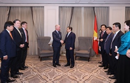 PM urges big funds to expand investment in Vietnam