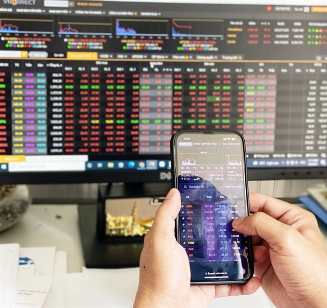 Investors return to Vietnam’s stock market, proceed with caution