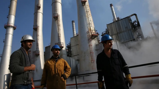 Cạnh tranh với Nga, Iran hạ giá dầu để “giữ chân” khách hàng Trung Quốc