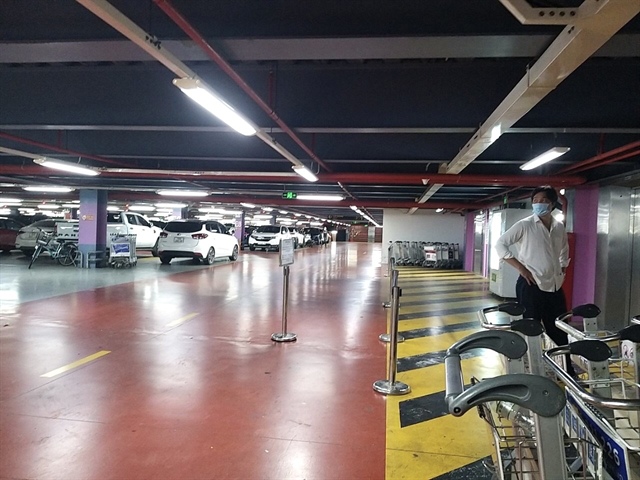 Nhà xe của Tân Sơn Nhất ngưng cho xe công nghệ đón khách trên lầu ảnh 2