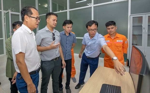 Vietnamese, Lao experts share experience in hydropower plant operation