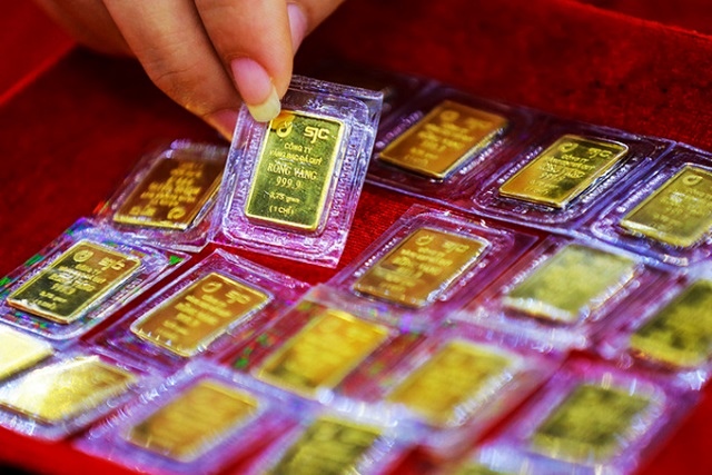 Giá vàng trong nước cao hơn thế giới gần 17 triệu đồng/lượng