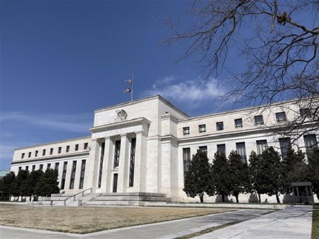 Tại sao ngân hàng trung ương phải tăng lãi suất để kiềm chế lạm phát?