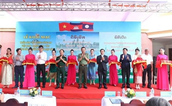 Exhibition on Vietnam, Cambodia, Laos public security cooperation underway hình ảnh 2