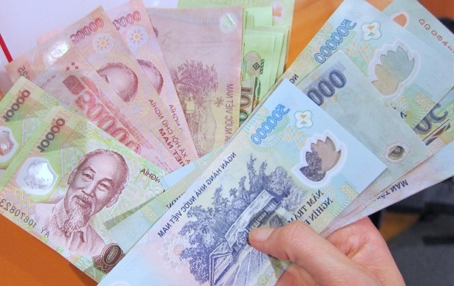 Chúng ta hãy cùng ngắm nhìn hình ảnh về Tiền Việt Nam - một phần của quá trình phát triển kinh tế và văn hóa của đất nước chúng ta. Những đồng tiền này không chỉ đơn thuần là tiền tệ, mà còn mang ý nghĩa lịch sử và tình cảm với đất nước.