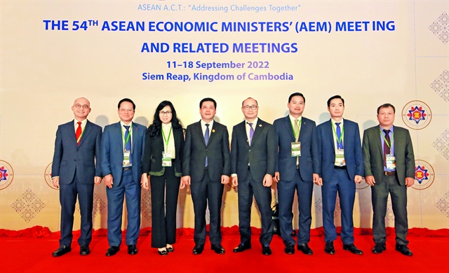 ASEAN ministers seek joint response to challenges