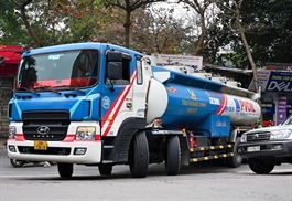 Hanoi suggests all-day operation for fuel trucks