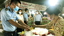 Hanoi tightens control over food safety at wet markets