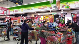 Hanoi retailers step up year-end shopping promotion