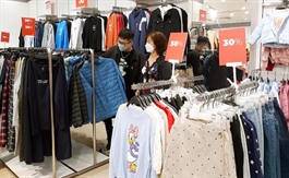 Hanoi Midnight Sale offers high discounts to attract consumers