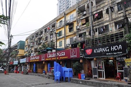 Hanoi selects investors to renovate old apartment buildings by 2030