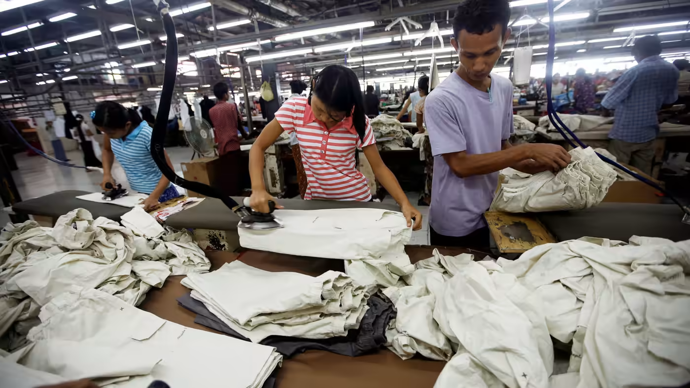 Công ty mẹ Uniqlo theo chân các hãng thời trang rời khỏi Myanmar  Fili