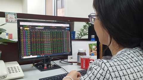 Shares diverge on growing cautious sentiment