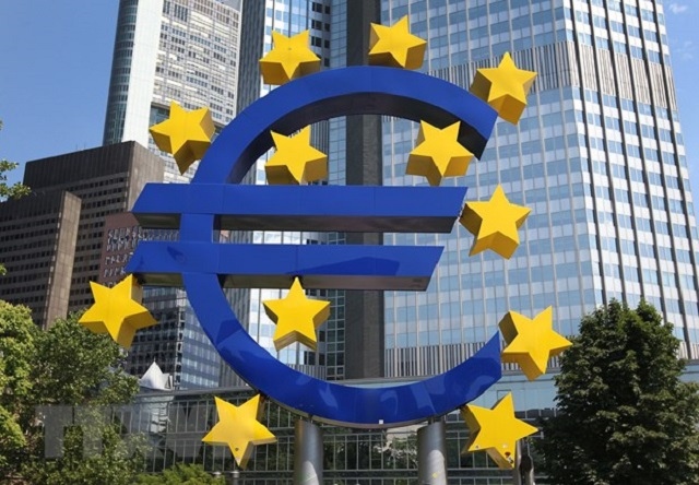 Lạm phát - “vị khách không mời” tại lễ kỷ niệm 25 năm của ECB