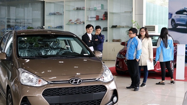 Vietnamese Prime Minister orders 50% cut in registration fees for domestic cars