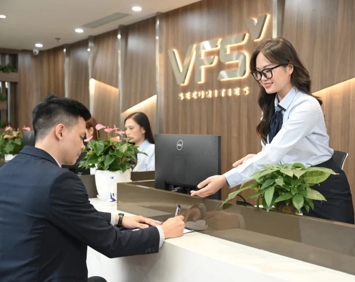 VFS hoàn tất chào bán cổ phiếu riêng lẻ, tài chính Điện lực (EVF) trở thành cổ đông lớn