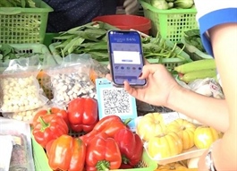 QR code makes shopping easier for Hanoi residents