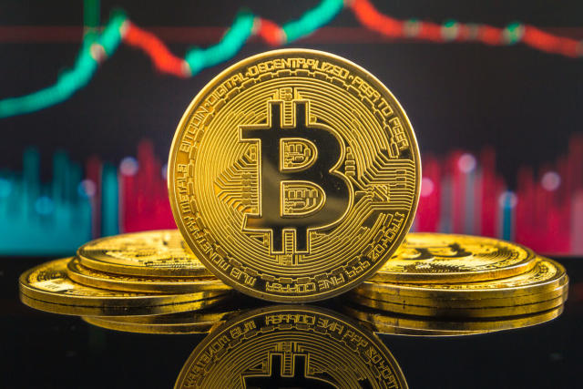 bitcoin-lui-buoc_1044908.jpg
