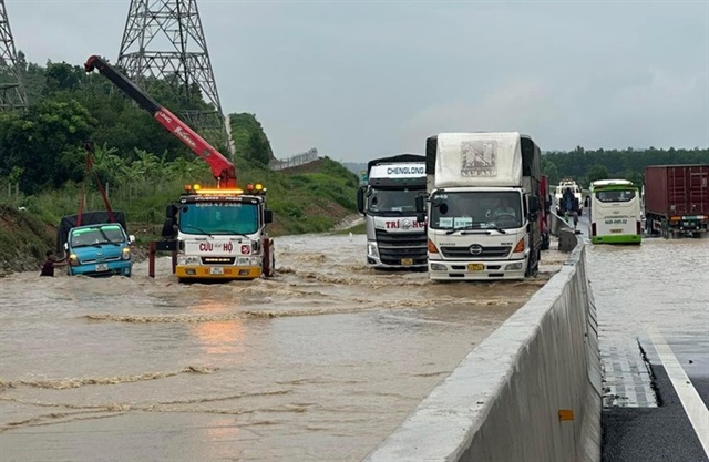 Phó Thủ tướng yêu cầu kiểm tra nguyên nhân ngập lụt tại cao tốc Phan Thiết - Dầu Giây - Ảnh 1.
