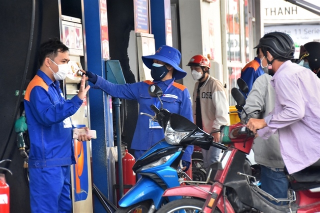 Bộ Công Thương yêu cầu kiểm tra đột xuất các cửa hàng xăng dầu - Ảnh 1.
