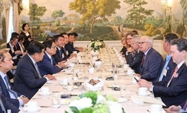 PM calls on US semiconductor firms to invest more in Việt Nam