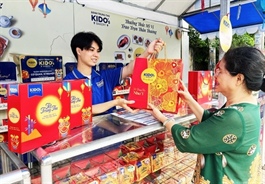 Mooncakes sell out as companies use multiple sales channels
