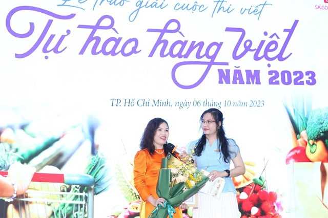Nhớ lần dìu ngoại đi siêu thị đoạt giải nhất cuộc thi “Tự hào hàng Việt” - Ảnh 4.