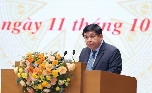 Bộ trưởng Nguyễn Chí Dũng báo cáo tình hình hoạt động doanh nghiệp 9 tháng năm 2023. Ảnh: VGP