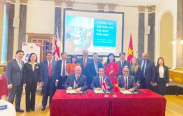 Hanoi delegation promotes trade and investment in the UK