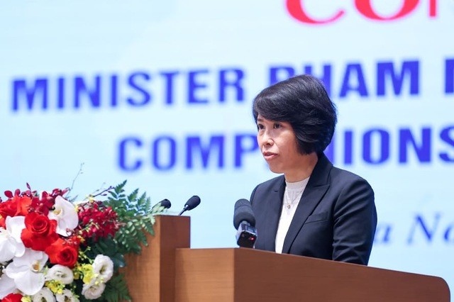 Thứ trưởng Bộ KH&amp;ĐT Nguyễn Thị Bích Ngọc báo cáo tại hội nghị. Ảnh: VGP