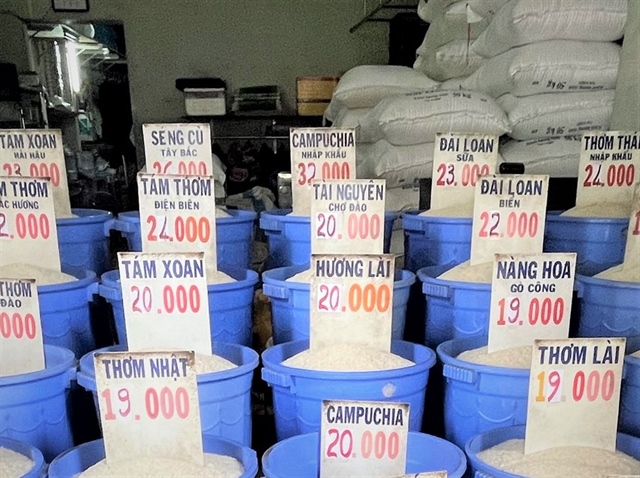 Gạo nhập khẩu Campuchia được bán ở các cửa hàng gạo. ẢNH: TÚ UYÊN