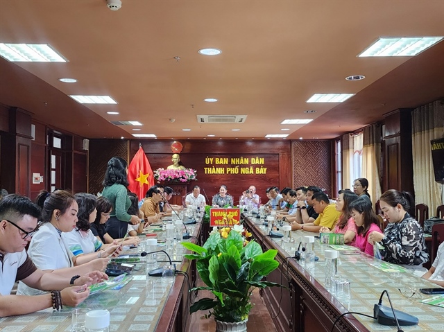 Đoàn khảo sát gặp gỡ với lãnh đạo Sở VH-TT&amp;DL tỉnh Hậu Giang và lãnh đạo TP Ngã Bảy.