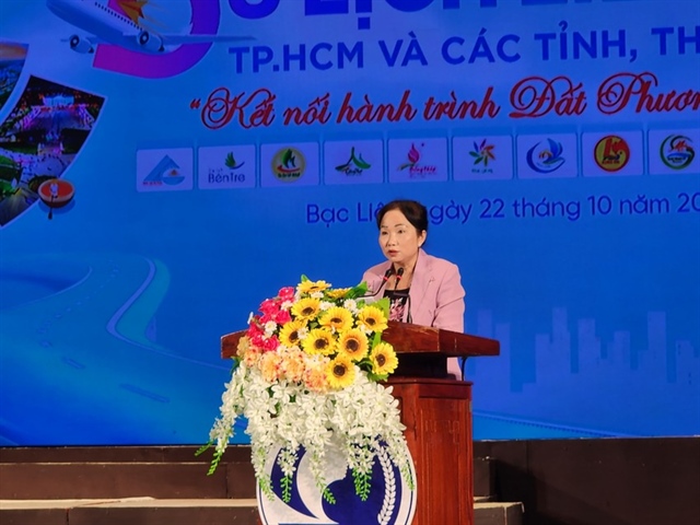 Bà Trần Thị Lan Phương, Giám đốc Sở VH-TT&amp;DL tỉnh Bạc Liêu phát biểu tại hội nghị.