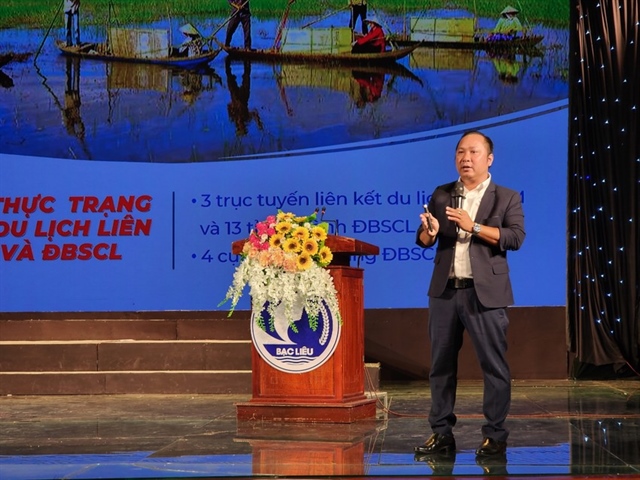 Ông Phan Đông Nhựt - đại diện Sở Du lịch TP.HCM báo cáo đánh tại hội nghị.