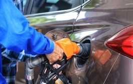 Petrol prices rise by over VNĐ400 per litre