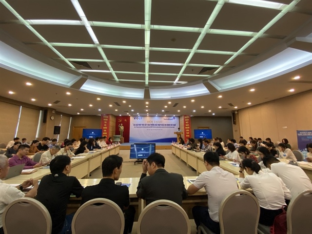 Hội thảo “Các giải pháp thúc đẩy tăng trưởng xuất nhập khẩu cho DNNVV Việt Nam” sáng 26-10. Ảnh: Minh Trúc