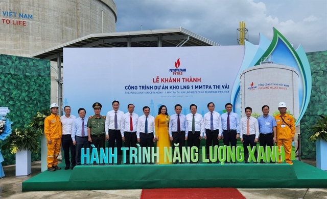 Phó Thủ tướng Chính phủ Trần Lưu Quang cùng các đại biểu chụp hình lưu niệm tại buổi lễ. Ảnh: TK